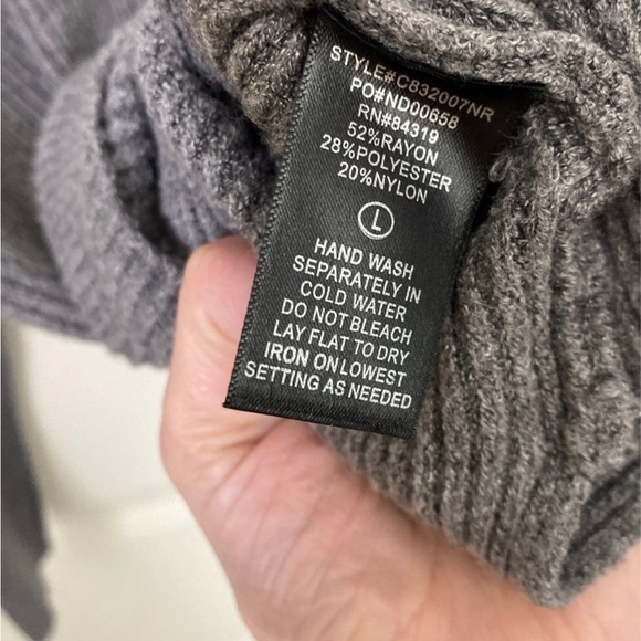 Devotion by Cyrus Sweater - Picture 4 of 5